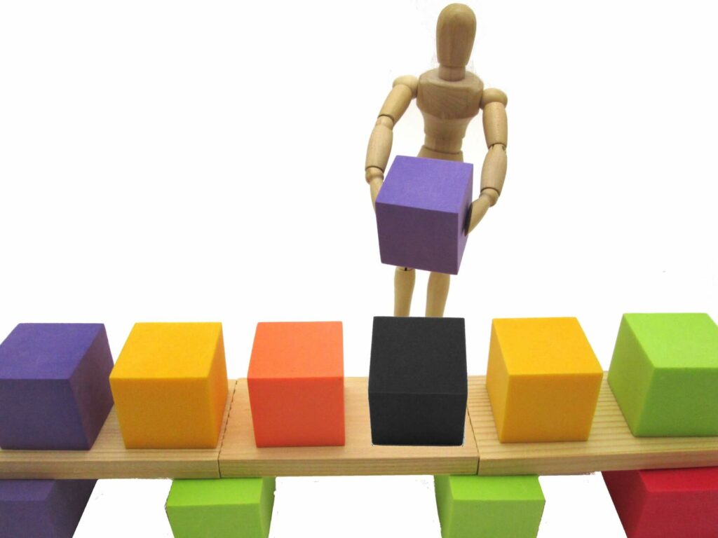 マテハン機器ベルトコンベアで在庫を運ぶ