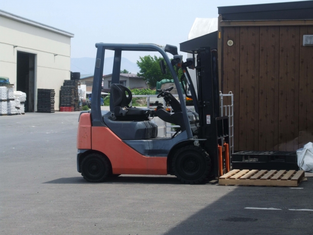 無人フォークリフト